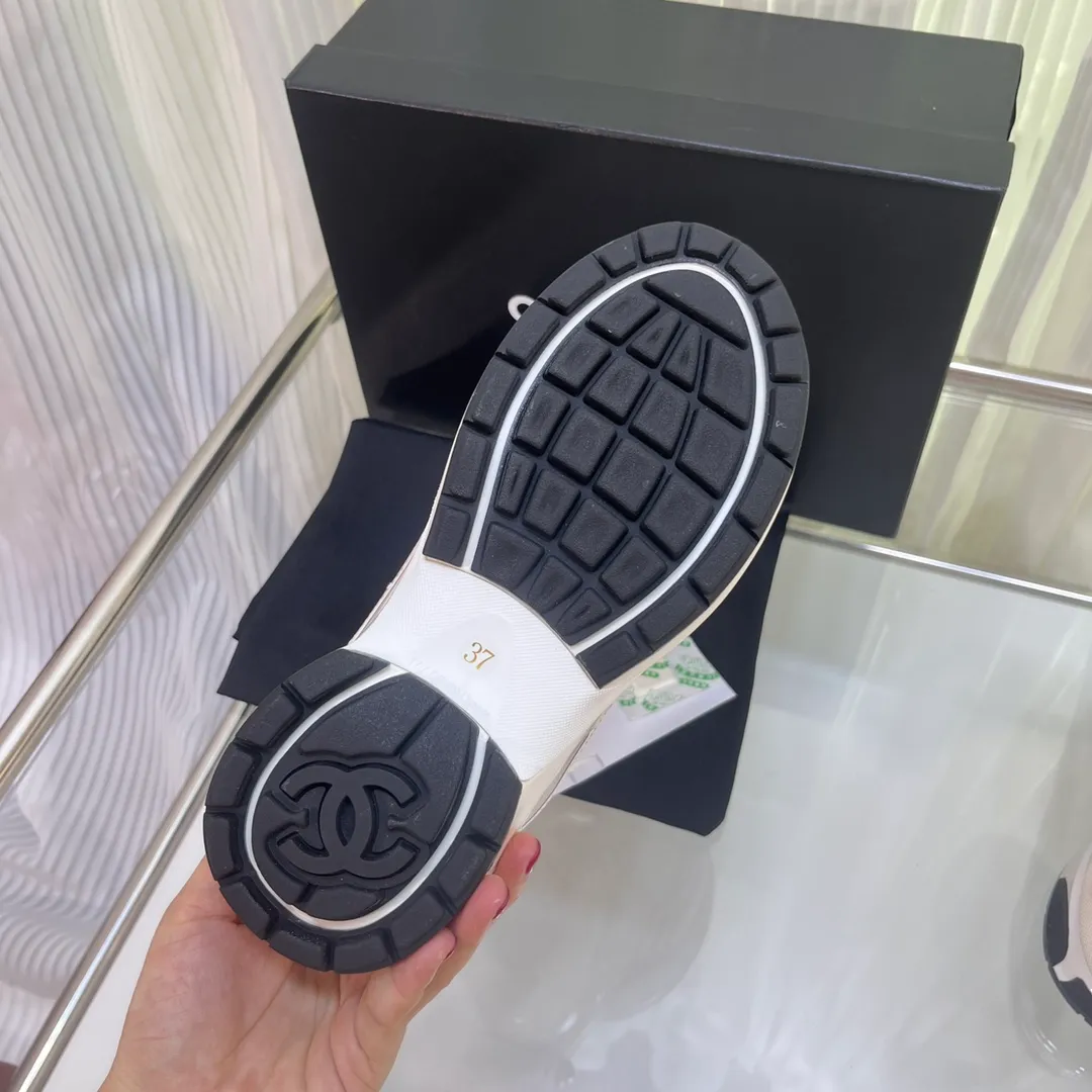 👟👟Ex-factory price 640👟👟 Latest 5 colors! Super pretty! 2023 super popular Chanel Chanel 23C King of Horns series casual sports shoes, incomparably beautiful and easy to wear, absolute fairy style, very light, super soft inside, super comfortable, breathable upper design, high-end color matching, versatile, must-have model of the year, upper: cowhide and cloth stitching, original craftsmanship, lining: breathable mesh, original foam combination outsole, size: 35-45